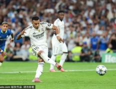 VAR被操控？歐(ōu)冠(guān)首轮爭(zhēng)议判罸(fá)满天(tiān)飞 判点標(biāo)准不一引热议