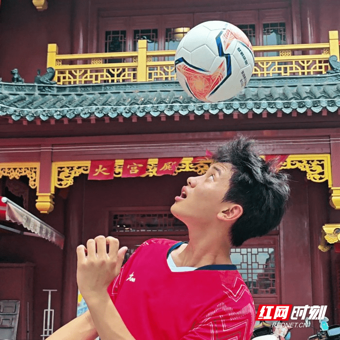 这颗球(qiú)夠(gòu)“弗兰”！2025湘超联赛官(guān)方(fāng)比赛用球(qiú)正式发布