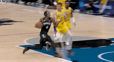 湖(hú)人絕(jué)殺(shā)!裡(lǐ)夫斯压哨絕(jué)殺(shā)!排队给拉拉维亚道歉...