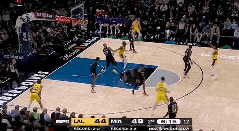 湖(hú)人絕(jué)殺(shā)!裡(lǐ)夫斯压哨絕(jué)殺(shā)!排队给拉拉维亚道歉...