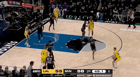 湖(hú)人絕(jué)殺(shā)!裡(lǐ)夫斯压哨絕(jué)殺(shā)!排队给拉拉维亚道歉...