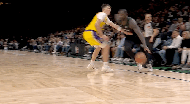 湖(hú)人絕(jué)殺(shā)!裡(lǐ)夫斯压哨絕(jué)殺(shā)!排队给拉拉维亚道歉...