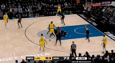 湖(hú)人絕(jué)殺(shā)!裡(lǐ)夫斯压哨絕(jué)殺(shā)!排队给拉拉维亚道歉...