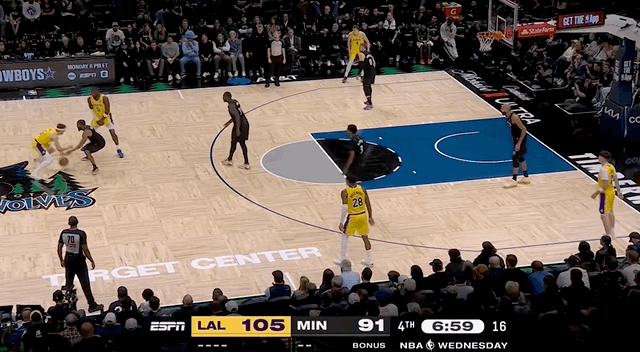 湖(hú)人絕(jué)殺(shā)!裡(lǐ)夫斯压哨絕(jué)殺(shā)!排队给拉拉维亚道歉...