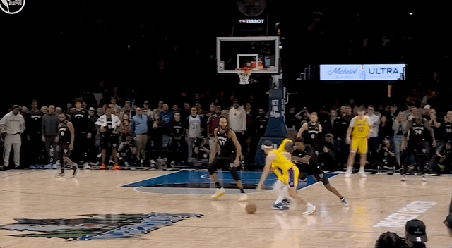 湖(hú)人絕(jué)殺(shā)!裡(lǐ)夫斯压哨絕(jué)殺(shā)!排队给拉拉维亚道歉...