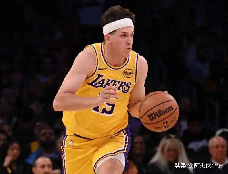 比(bǐ)肩科比(bǐ)!里夫斯压哨绝杀!厲(lì)害!