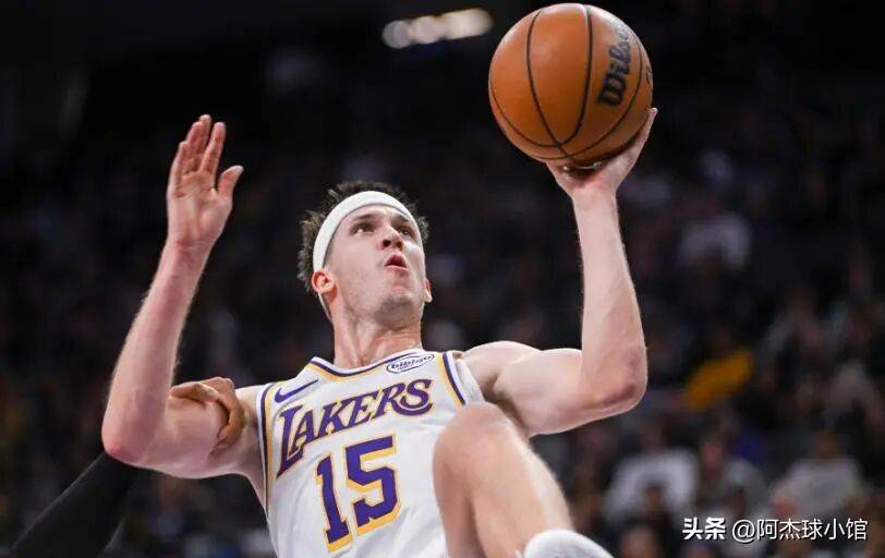 比(bǐ)肩科比(bǐ)!里夫斯压哨绝杀!厲(lì)害!