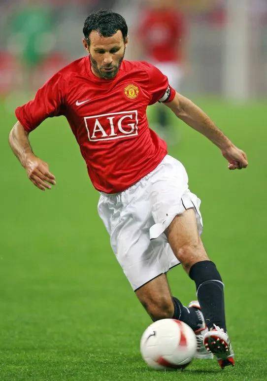 欧冠(guān)助攻榜出炉：欧冠(guān)助攻之王(wáng)竟是他？力压梅罗，曼(màn)联传奇霸榜！