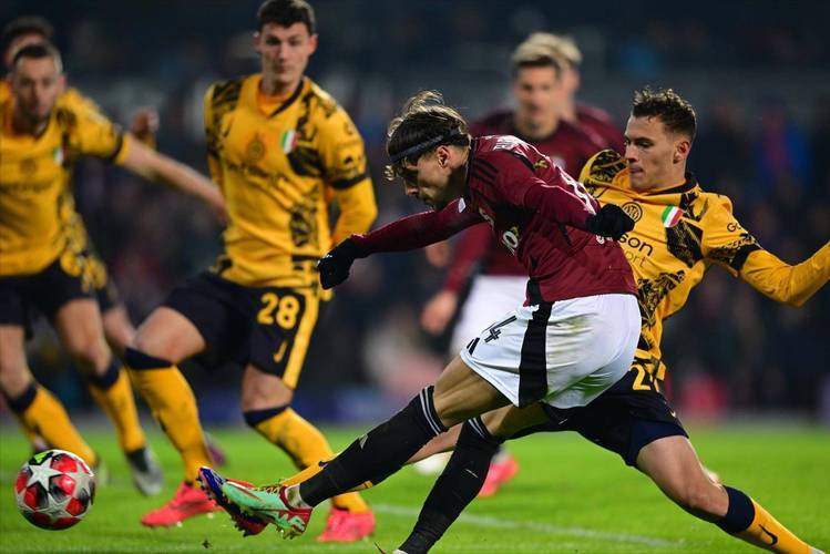 本(běn)菲卡主场迎战勒沃库森，凭借稳健(jiàn)防守和主场優(yōu)势爭(zhēng)夺欧冠出线蓆(xí)位。