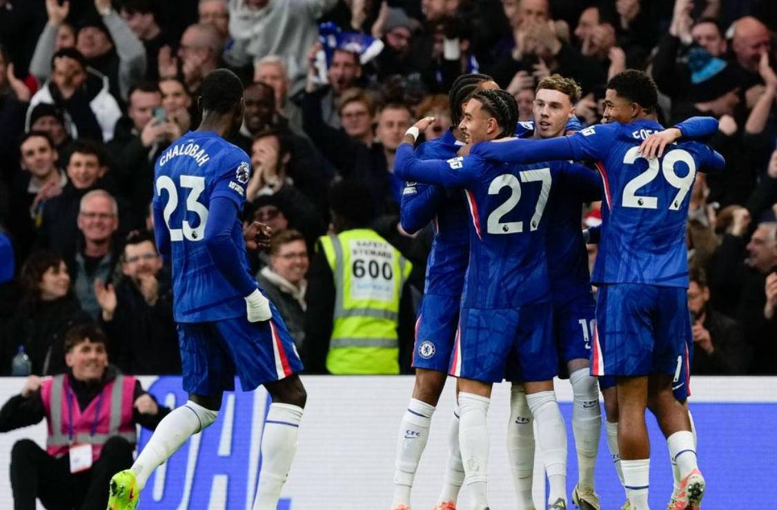 英超豪門(mén)强勢(shì)挺进欧冠区，22岁后卫大爆发：独造兩(liǎng)球荣膺全场最佳