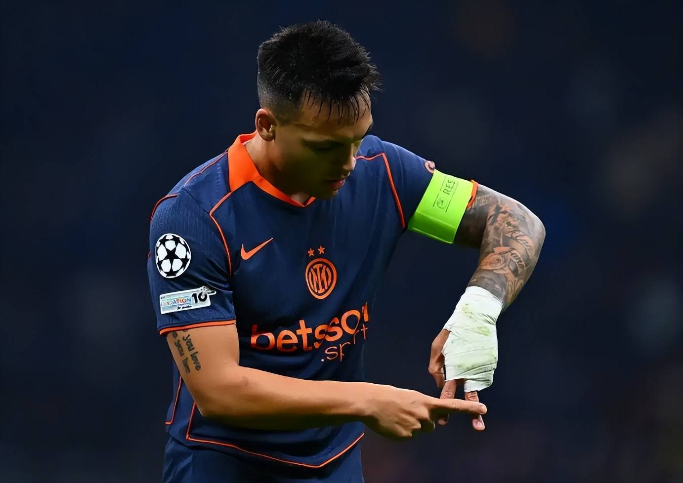 国米欧冠4连胜狂揽840万奖金!赢球却藏2大难题,齐沃遭质疑(yí),3500万中场恐离队