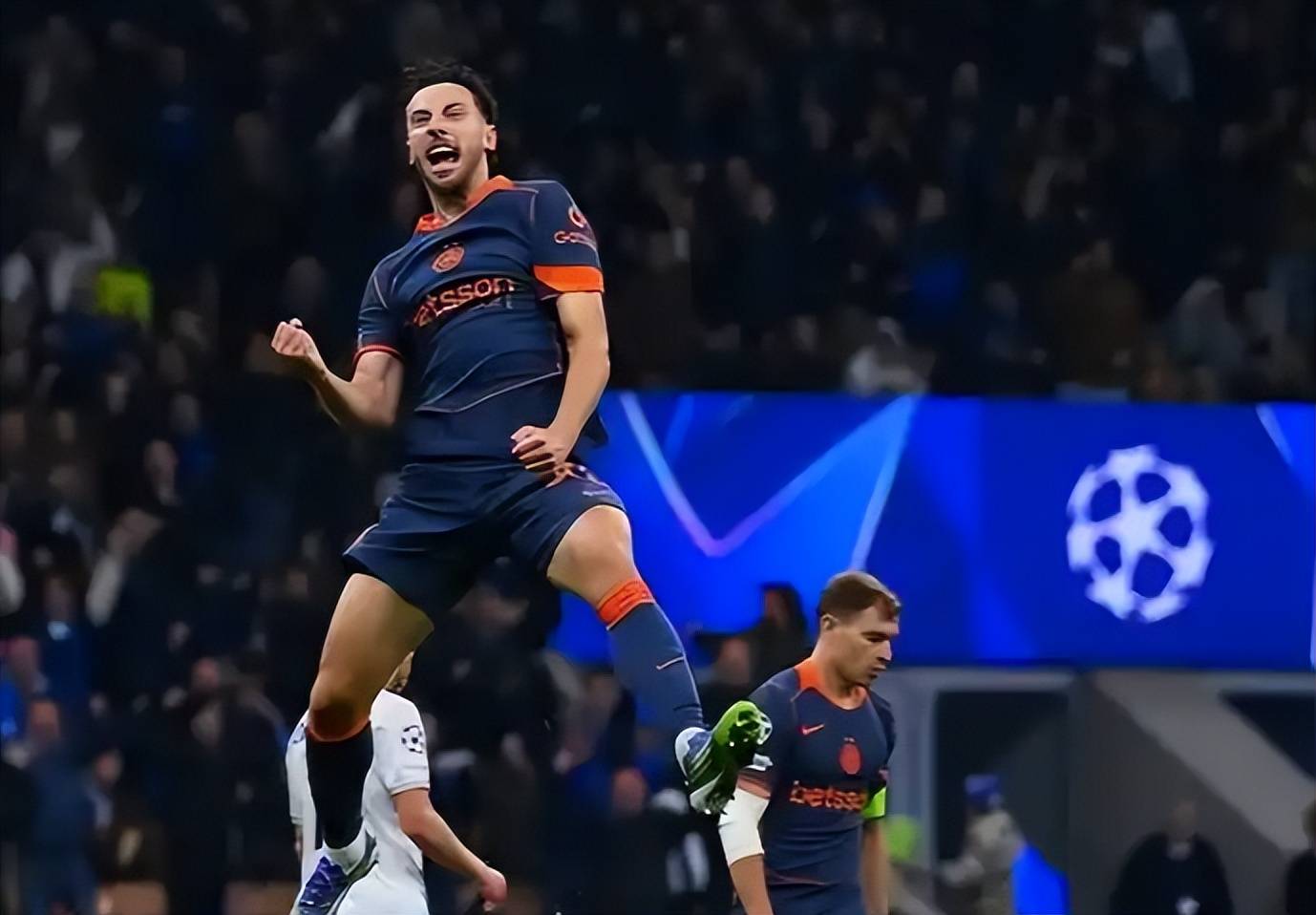 国米欧冠4连胜狂揽840万奖金!赢球却藏2大难题,齐沃遭质疑(yí),3500万中场恐离队