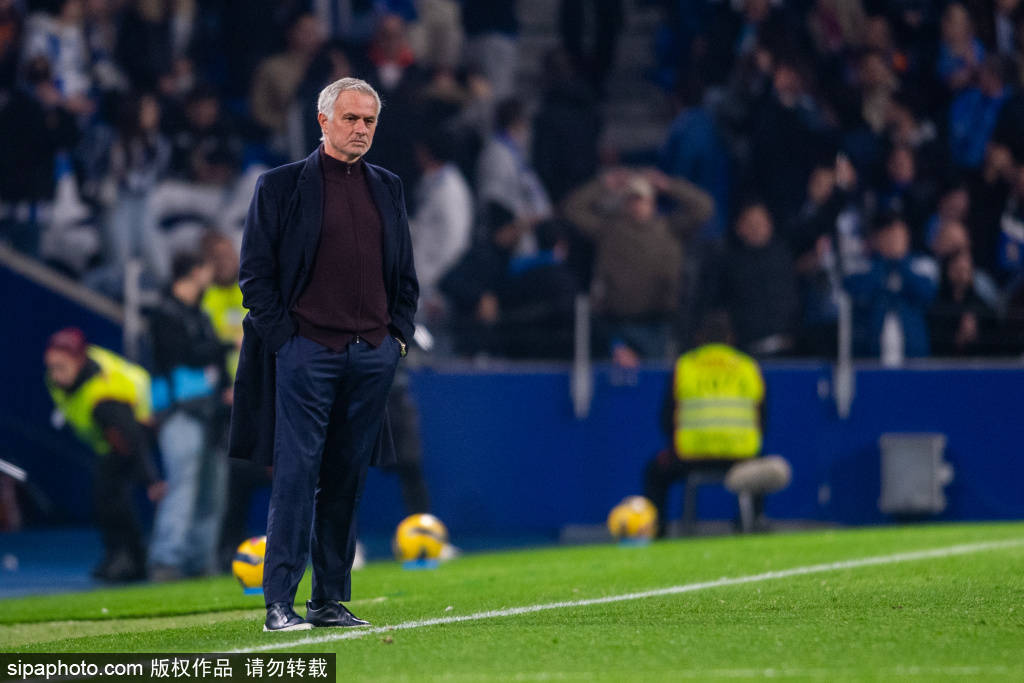 穆里尼奥的噩夢(mèng)之夜:波(bō)爾(ěr)图巨幅TIFO嘲(cháo)讽与本菲卡(kǎ)的迷(mí)失